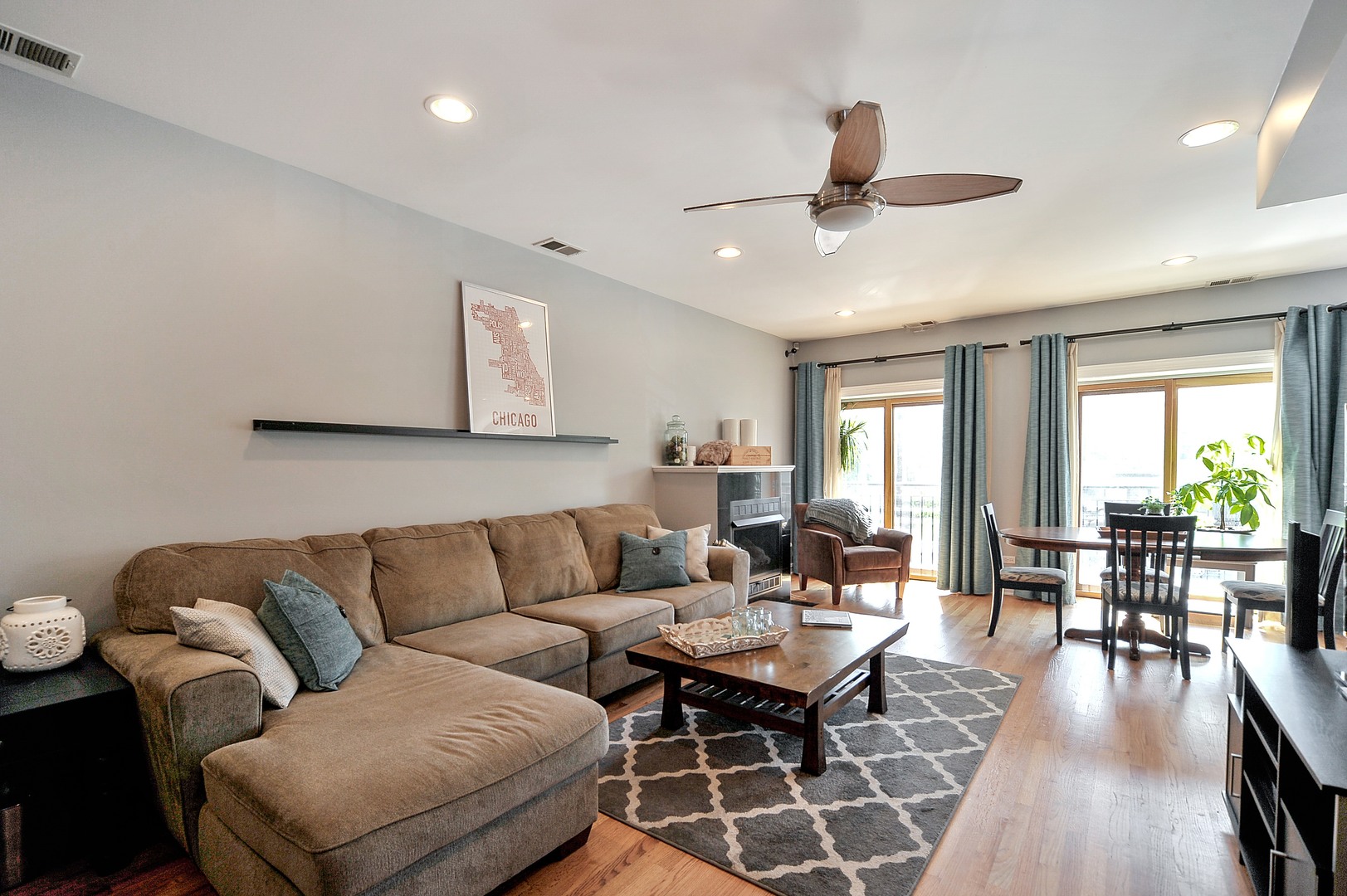 1523 N ASHLAND Avenue Unit: 2