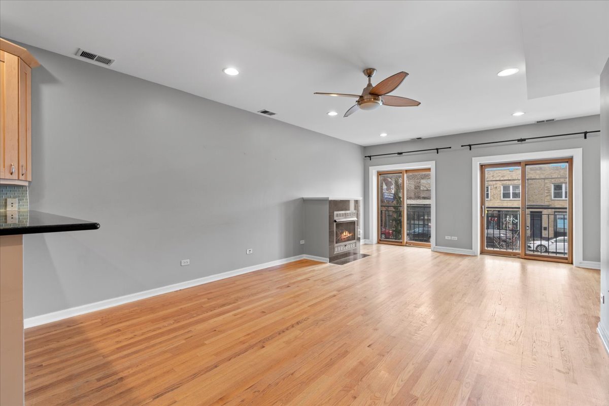 1523 N ASHLAND Avenue Unit: 2