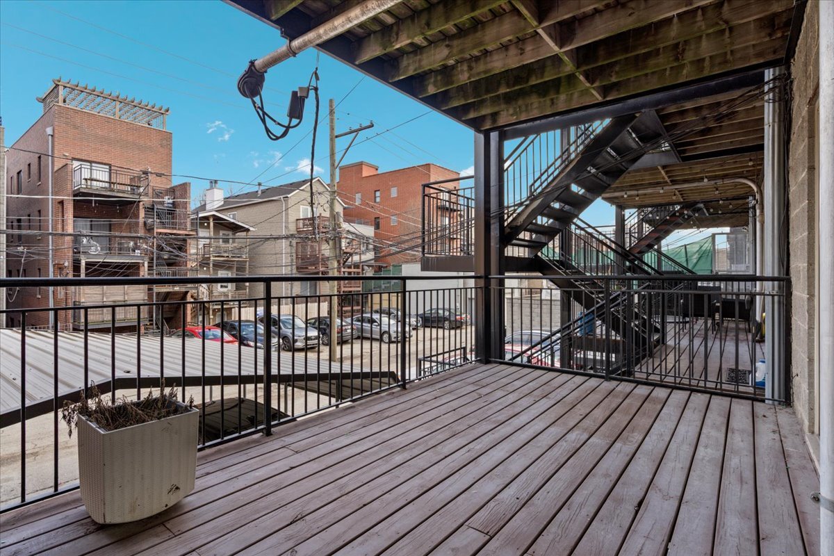 1523 N ASHLAND Avenue Unit: 2