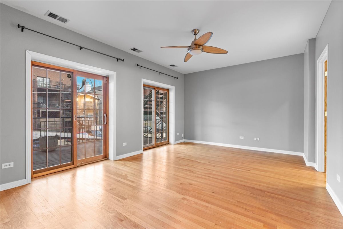 1523 N ASHLAND Avenue Unit: 2