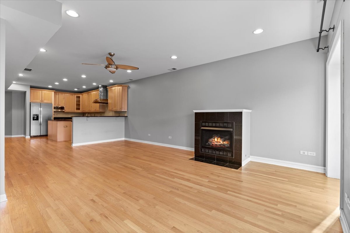 1523 N ASHLAND Avenue Unit: 2