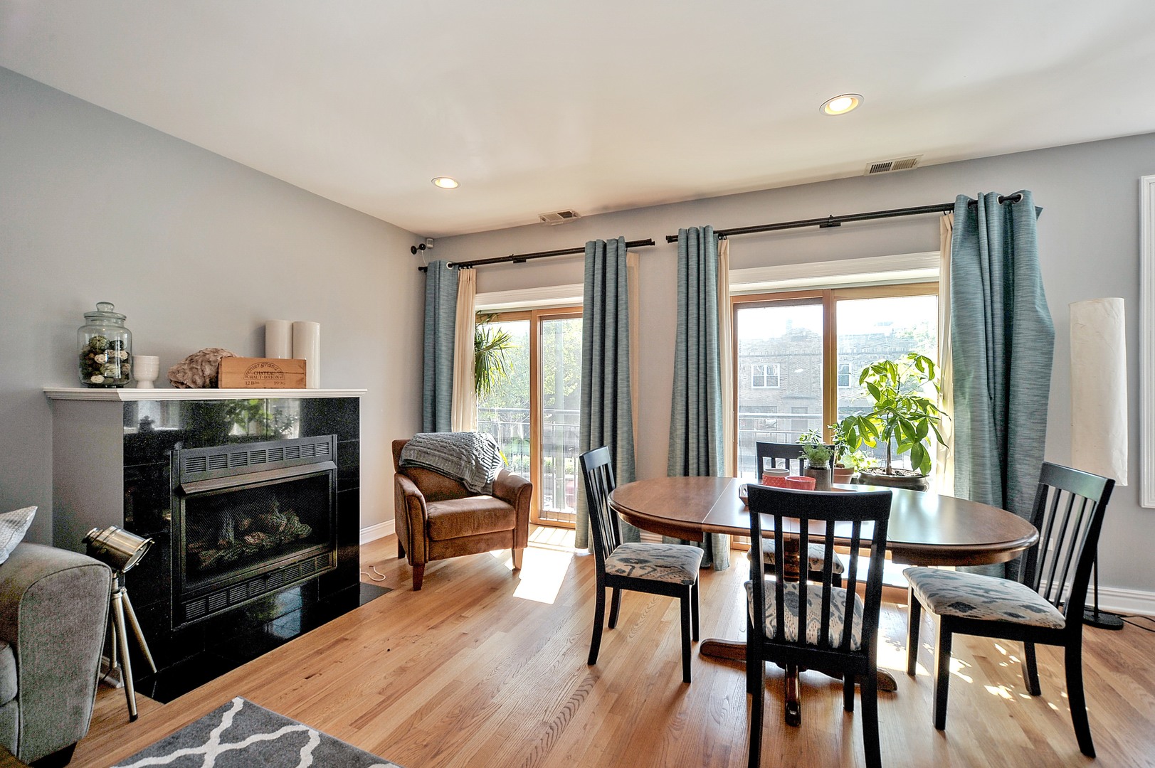 1523 N ASHLAND Avenue Unit: 2