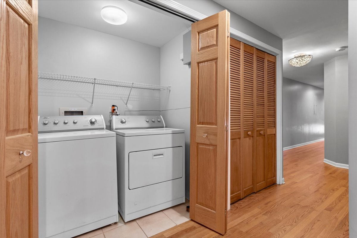 1523 N ASHLAND Avenue Unit: 2