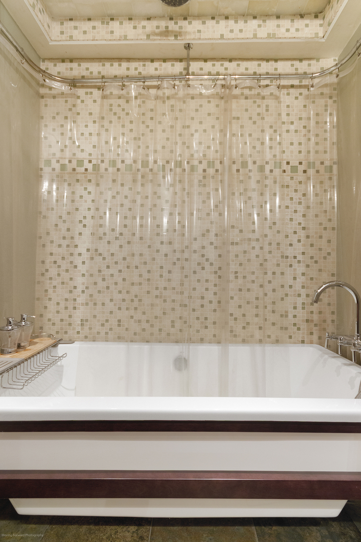 1005 Woodlawn Avenue