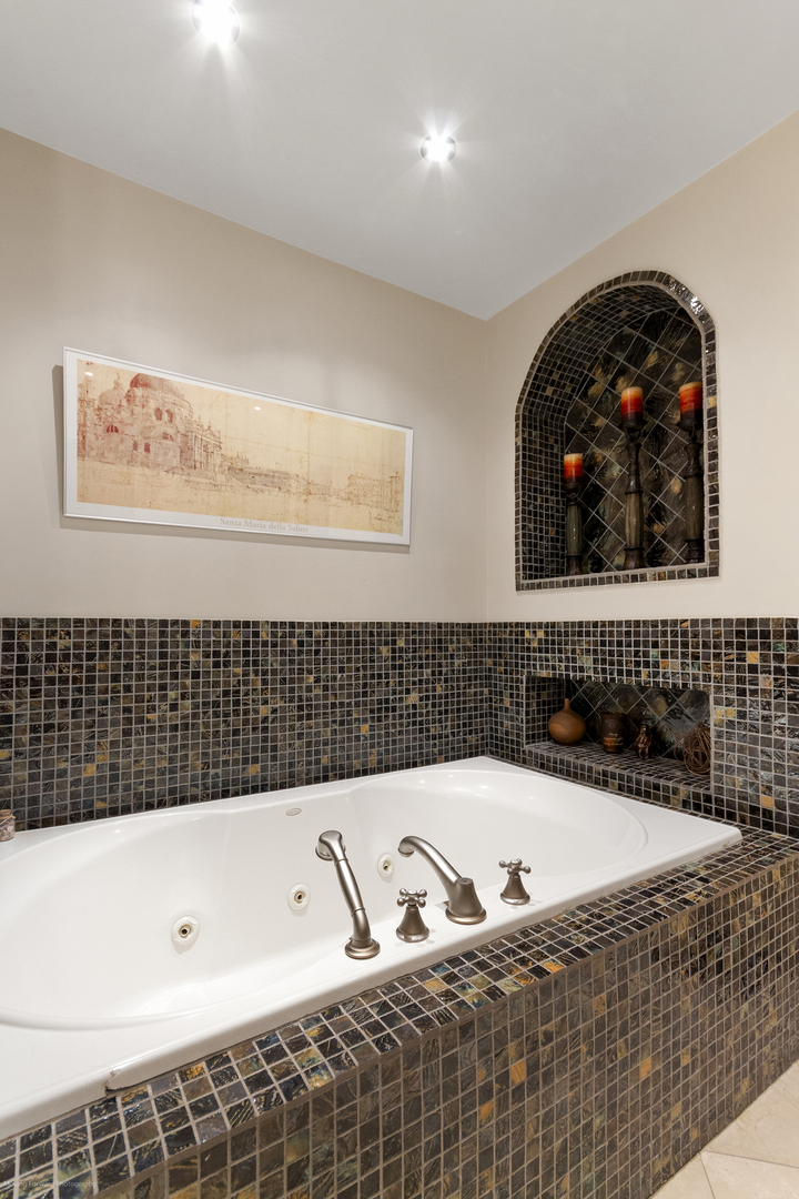 1005 Woodlawn Avenue