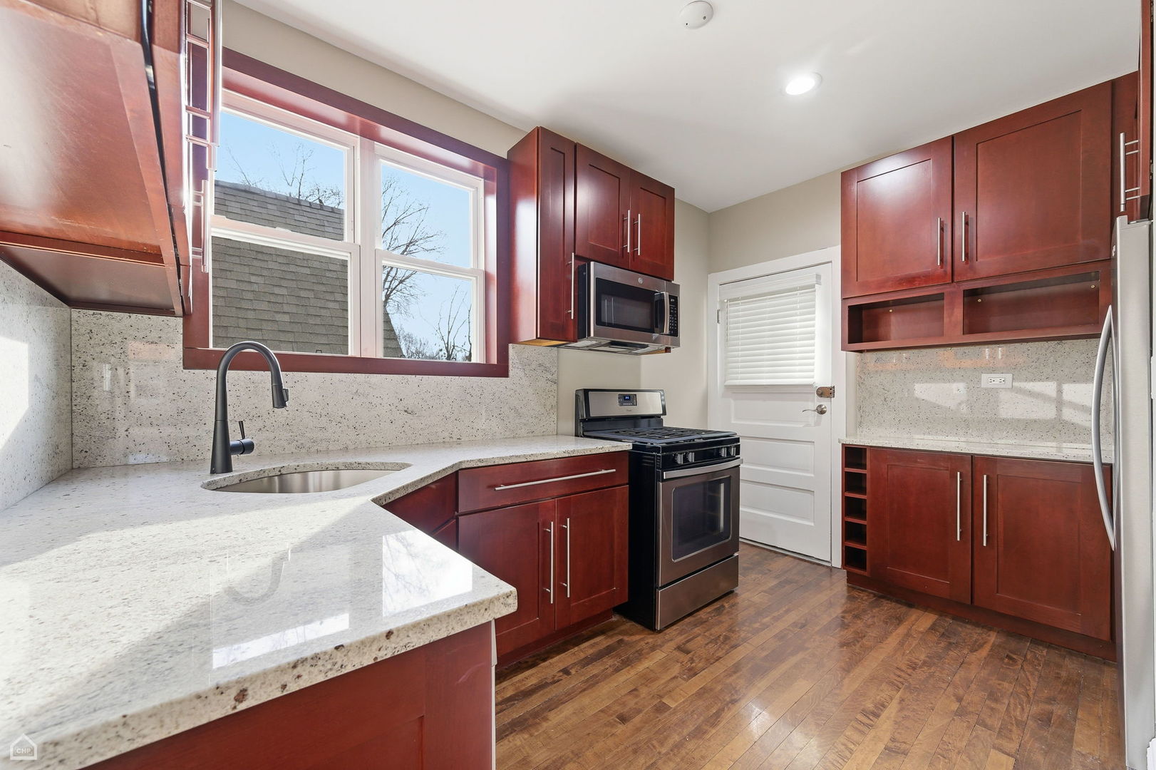 2303 W WINONA Street Unit: 2E