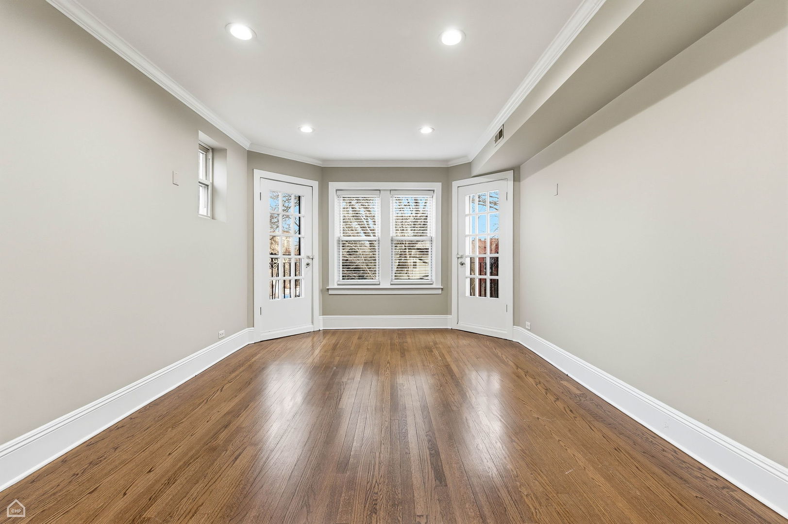 2303 W WINONA Street Unit: 2E