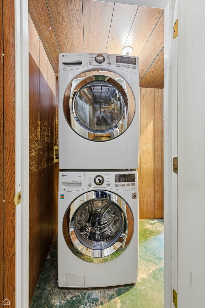 2303 W WINONA Street Unit: 2E