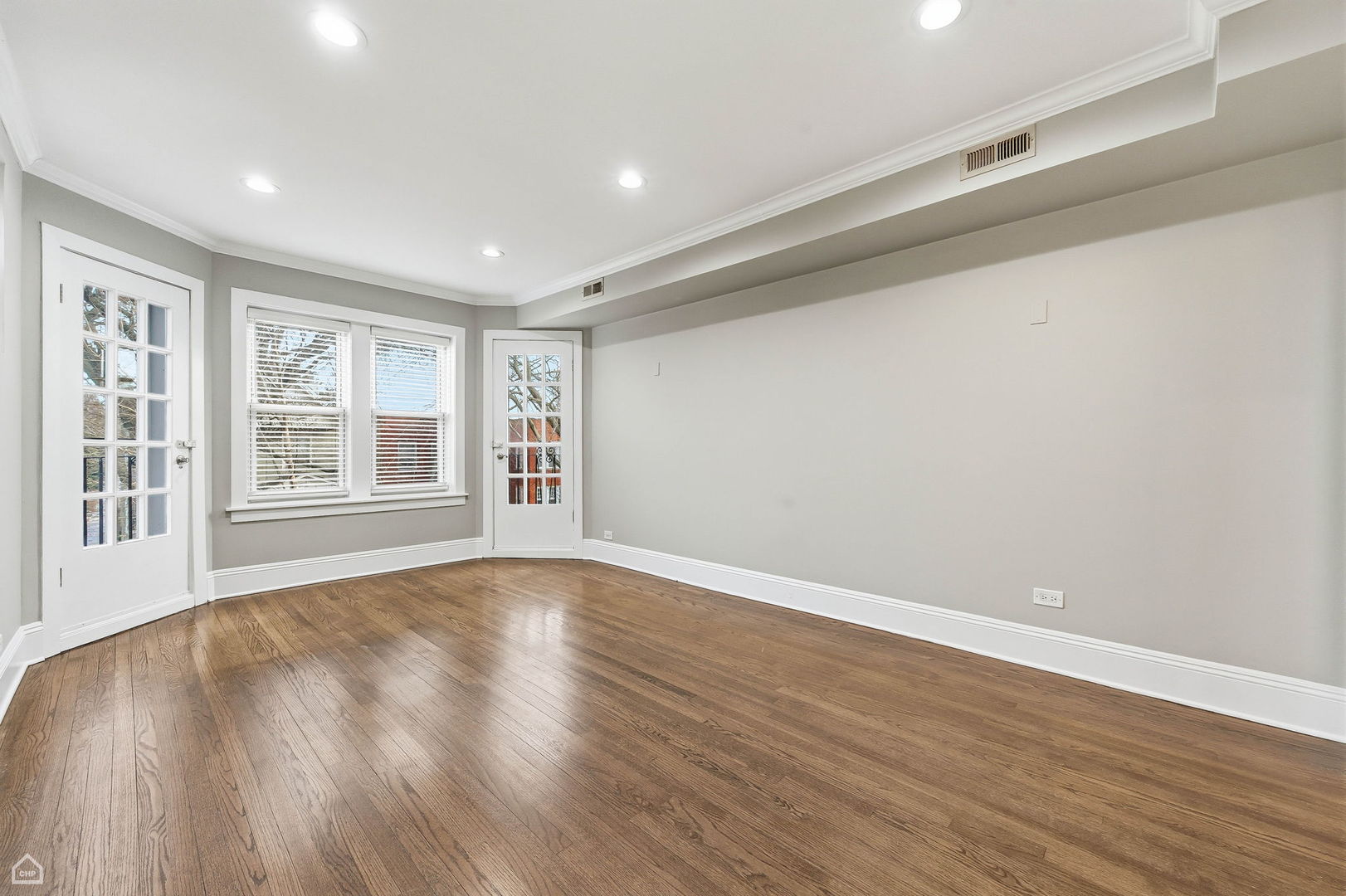 2303 W WINONA Street Unit: 2E