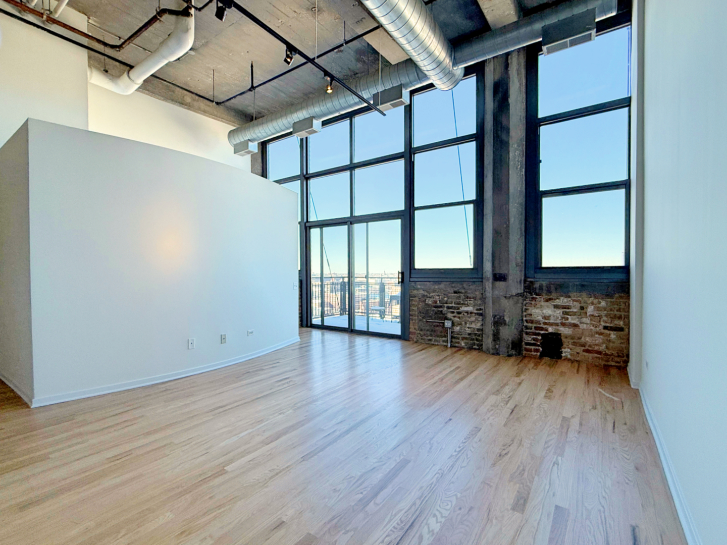 900 N KINGSBURY Street Unit: 942