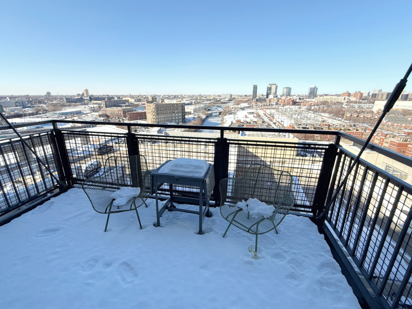 900 N KINGSBURY Street Unit: 942