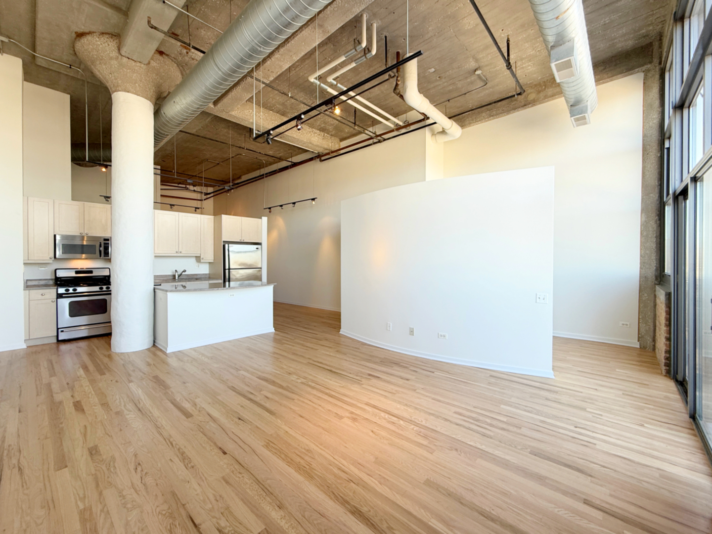 900 N KINGSBURY Street Unit: 942