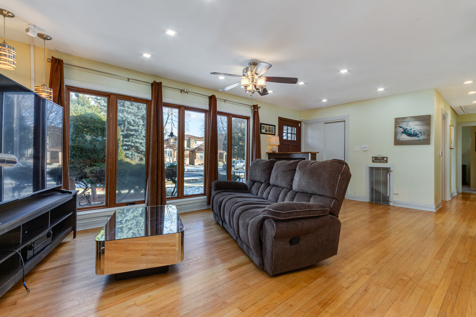 7513 W Ainslie Street