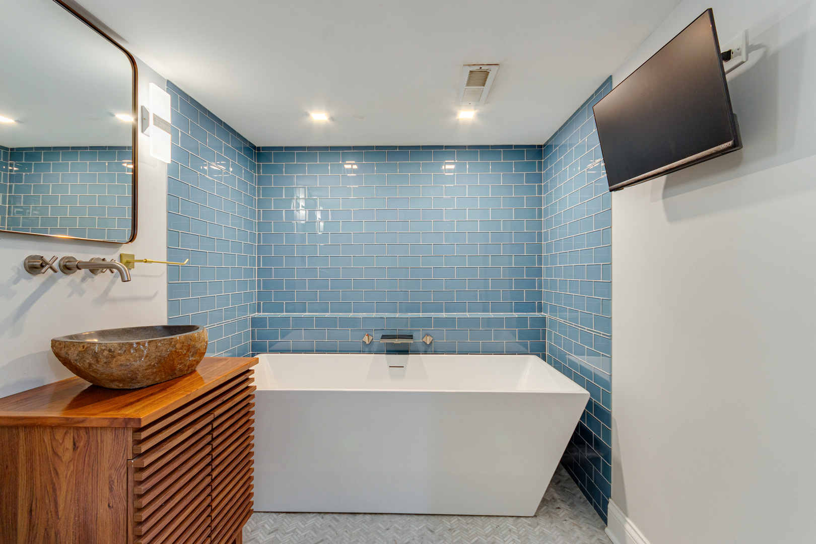 7513 W Ainslie Street