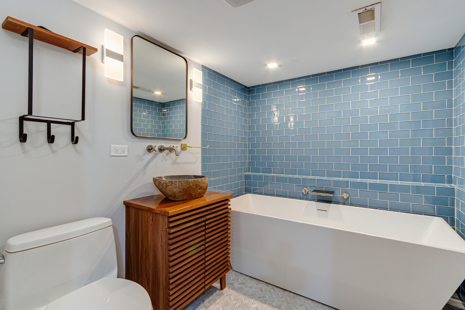 7513 W Ainslie Street