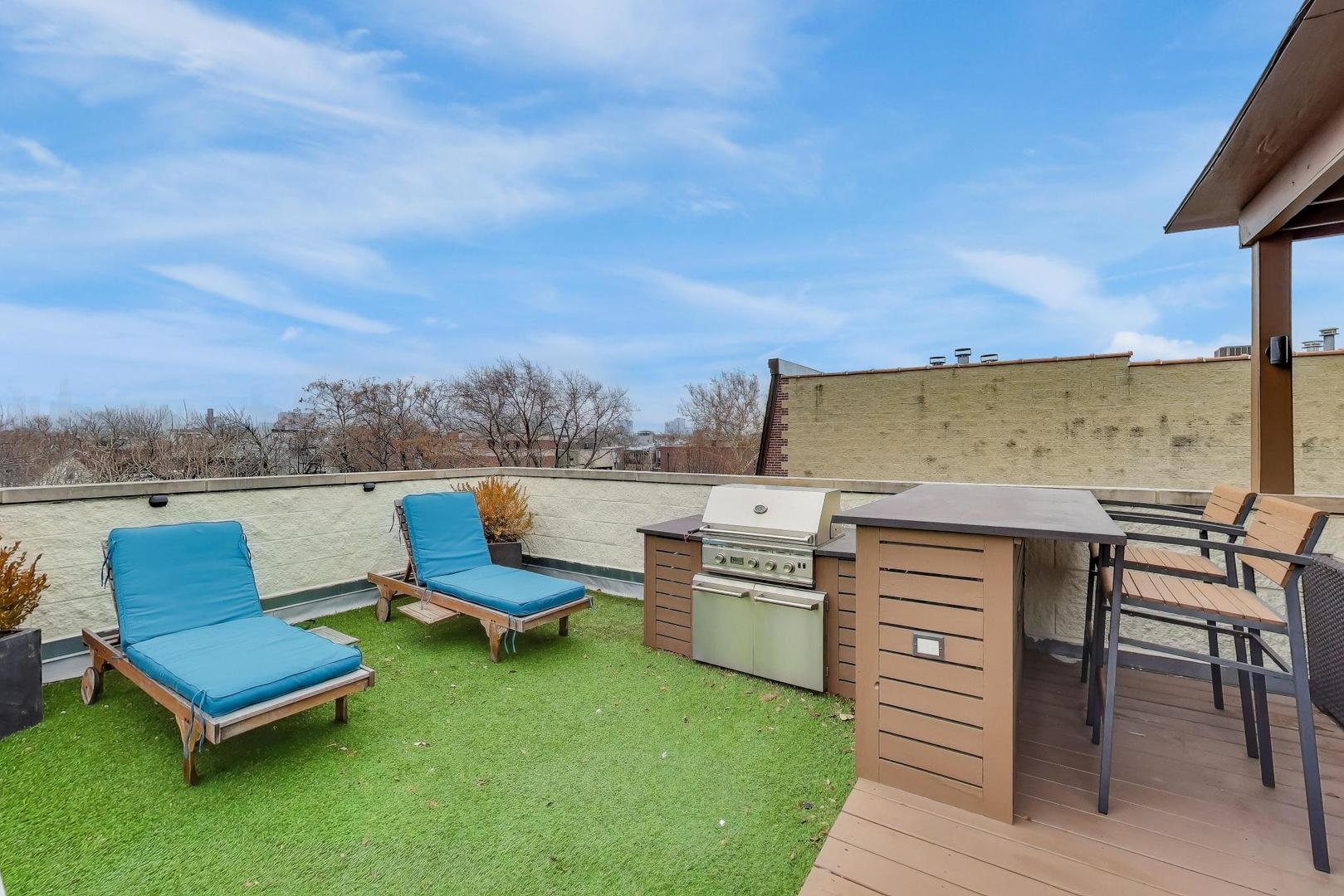 1044 N Wolcott Avenue Unit: 3