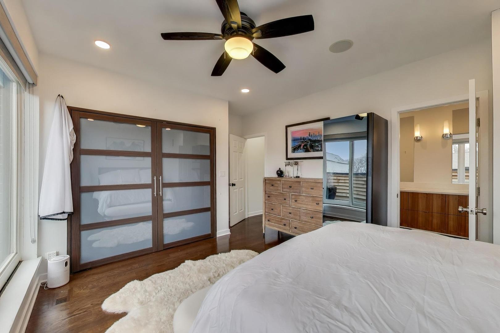 1044 N Wolcott Avenue Unit: 3