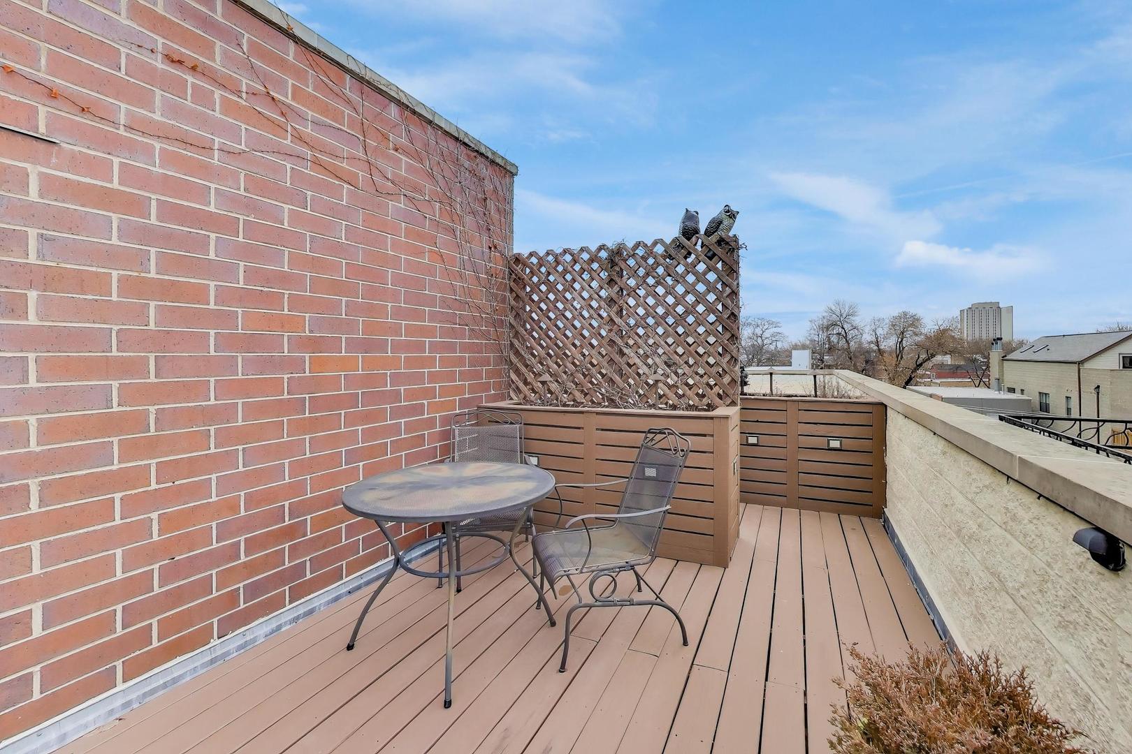 1044 N Wolcott Avenue Unit: 3