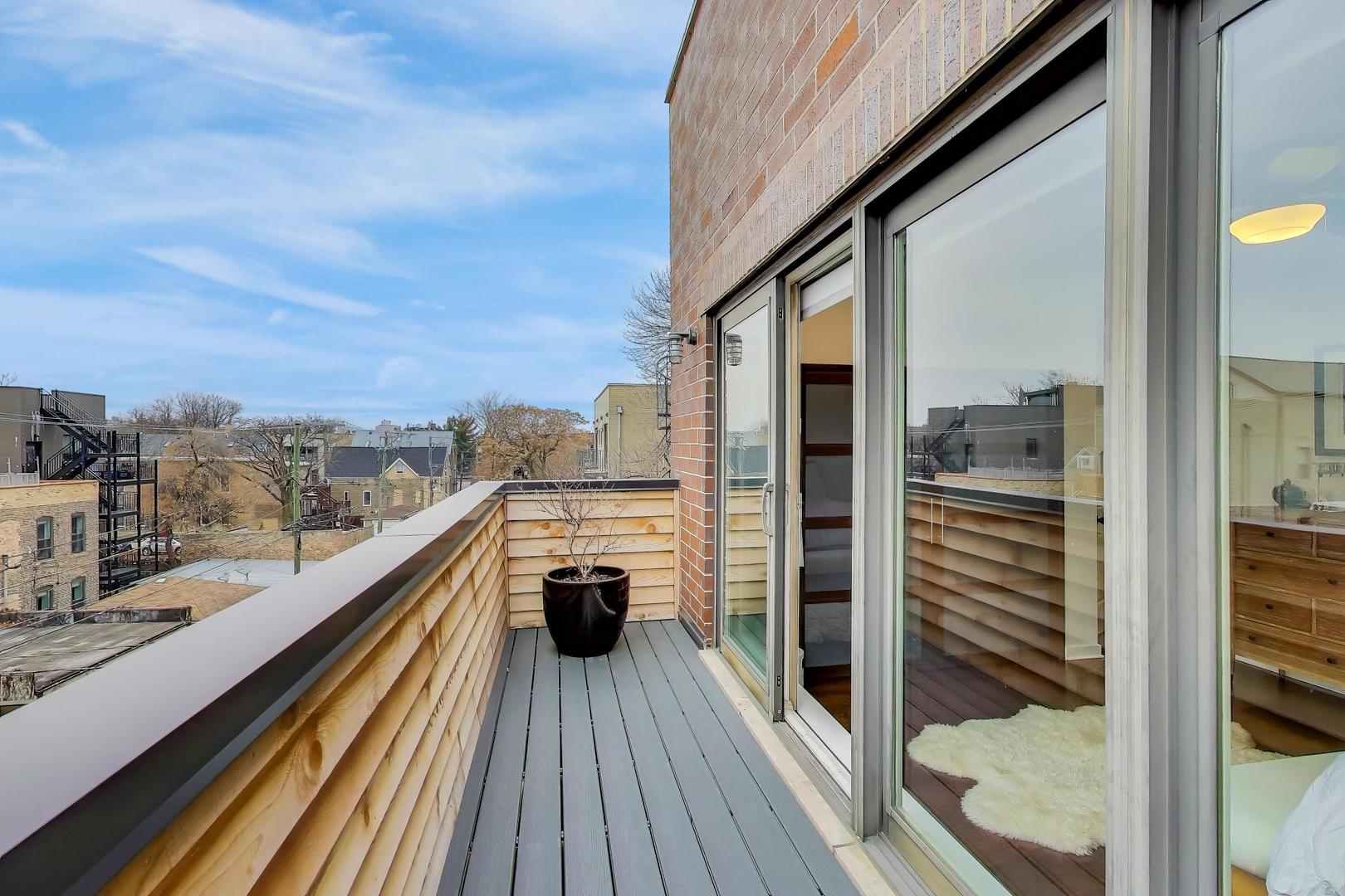 1044 N Wolcott Avenue Unit: 3