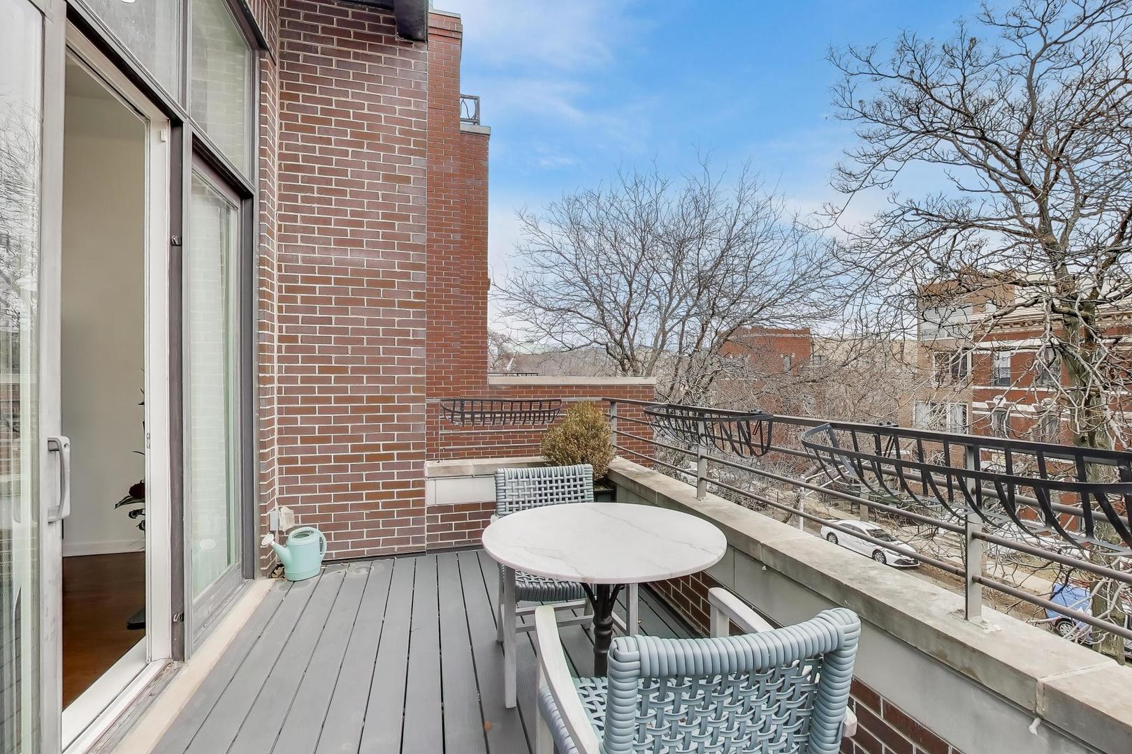 1044 N Wolcott Avenue Unit: 3