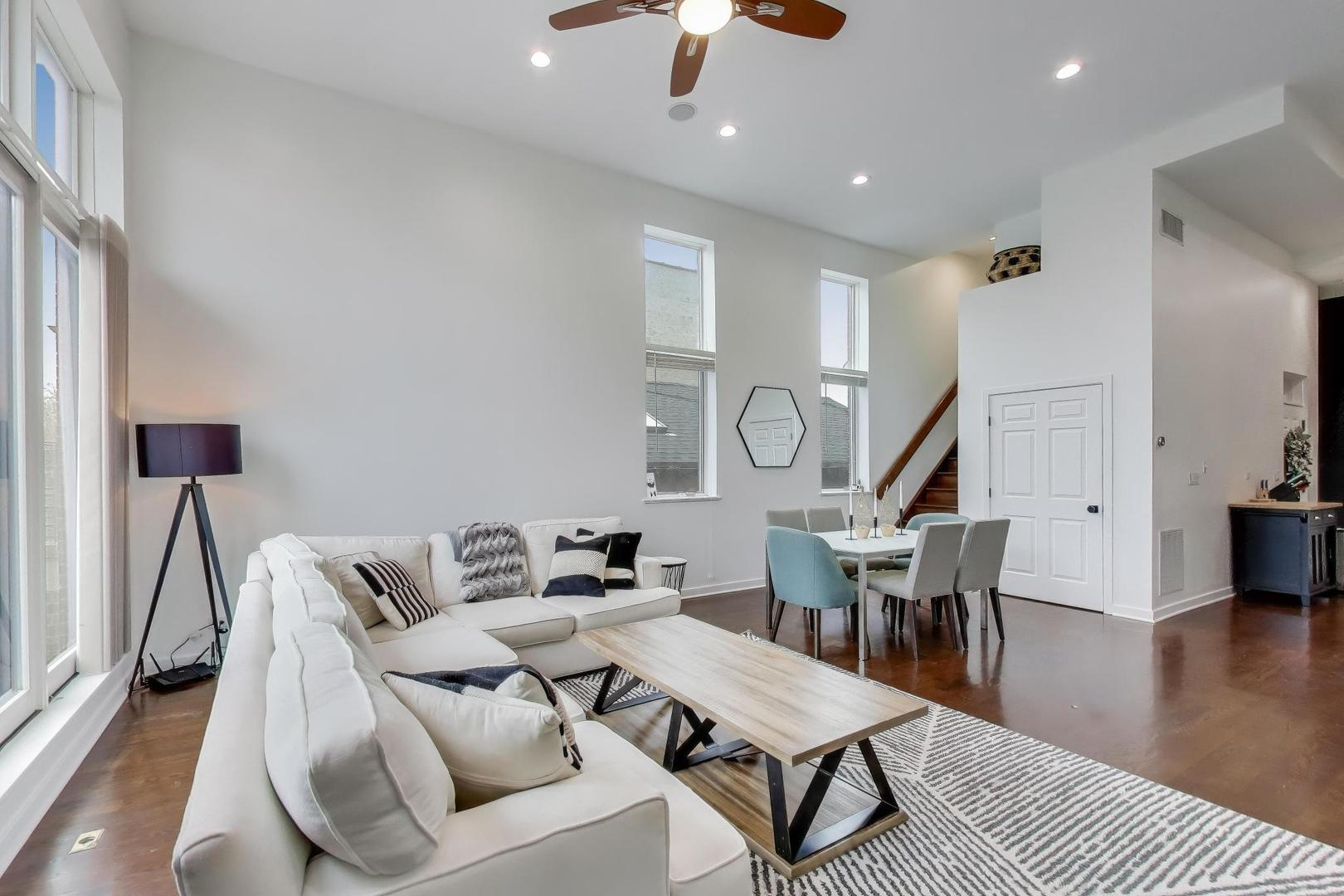 1044 N Wolcott Avenue Unit: 3