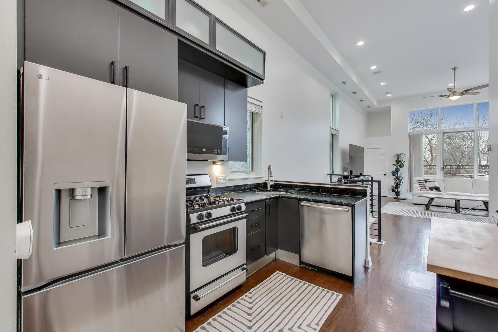 1044 N Wolcott Avenue Unit: 3