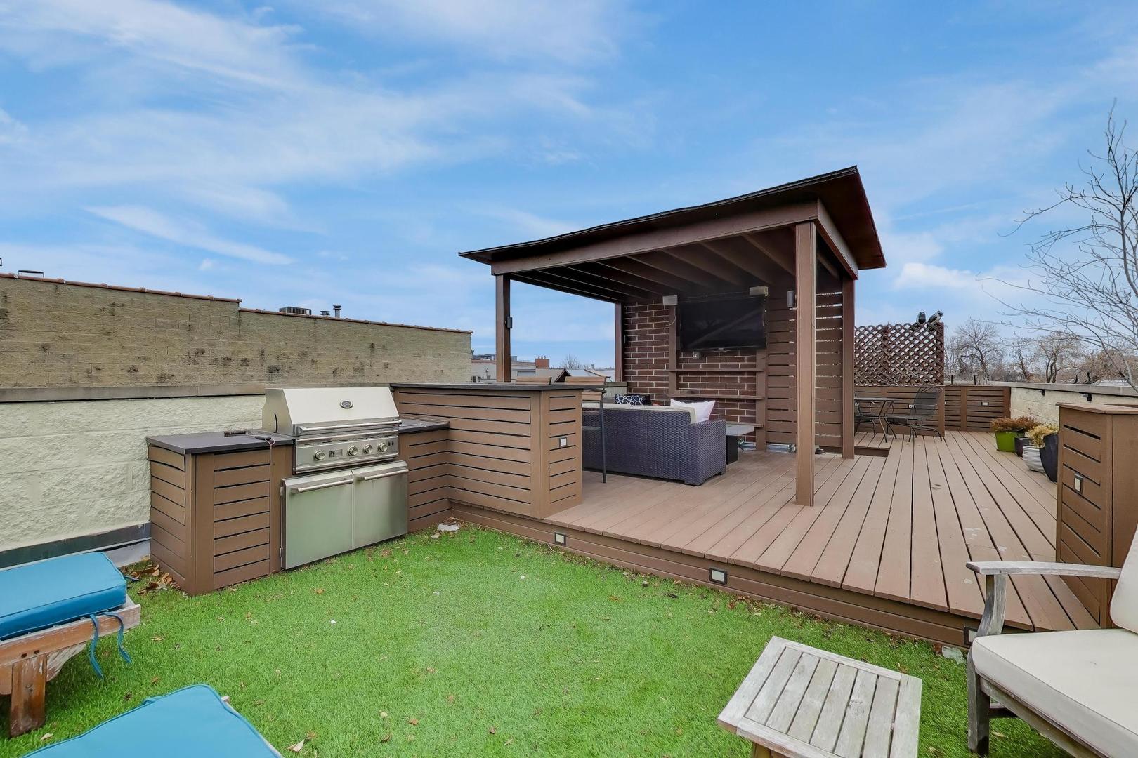 1044 N Wolcott Avenue Unit: 3