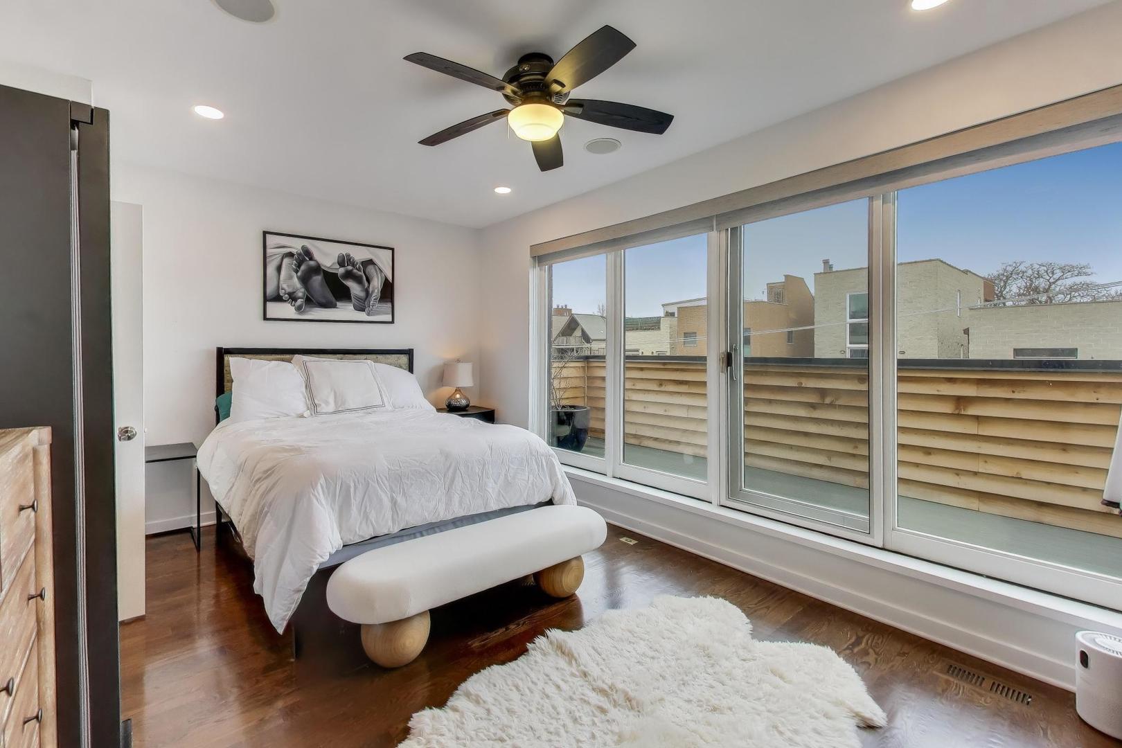 1044 N Wolcott Avenue Unit: 3