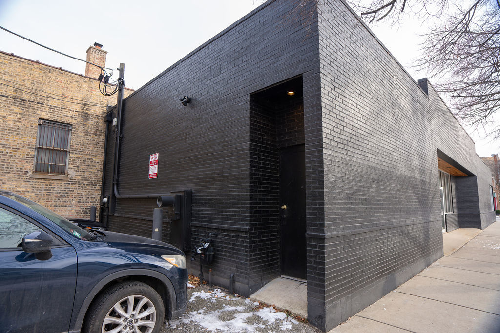 3256 W Bryn Mawr Avenue