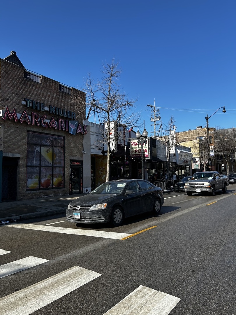 2923 N Broadway Avenue