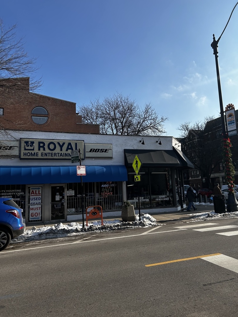 2923 N Broadway Avenue