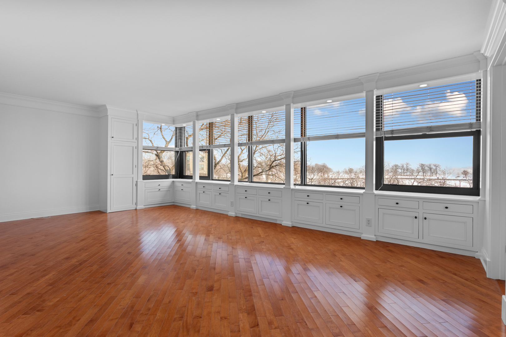 3440 N Lake Shore Drive Unit: 5A