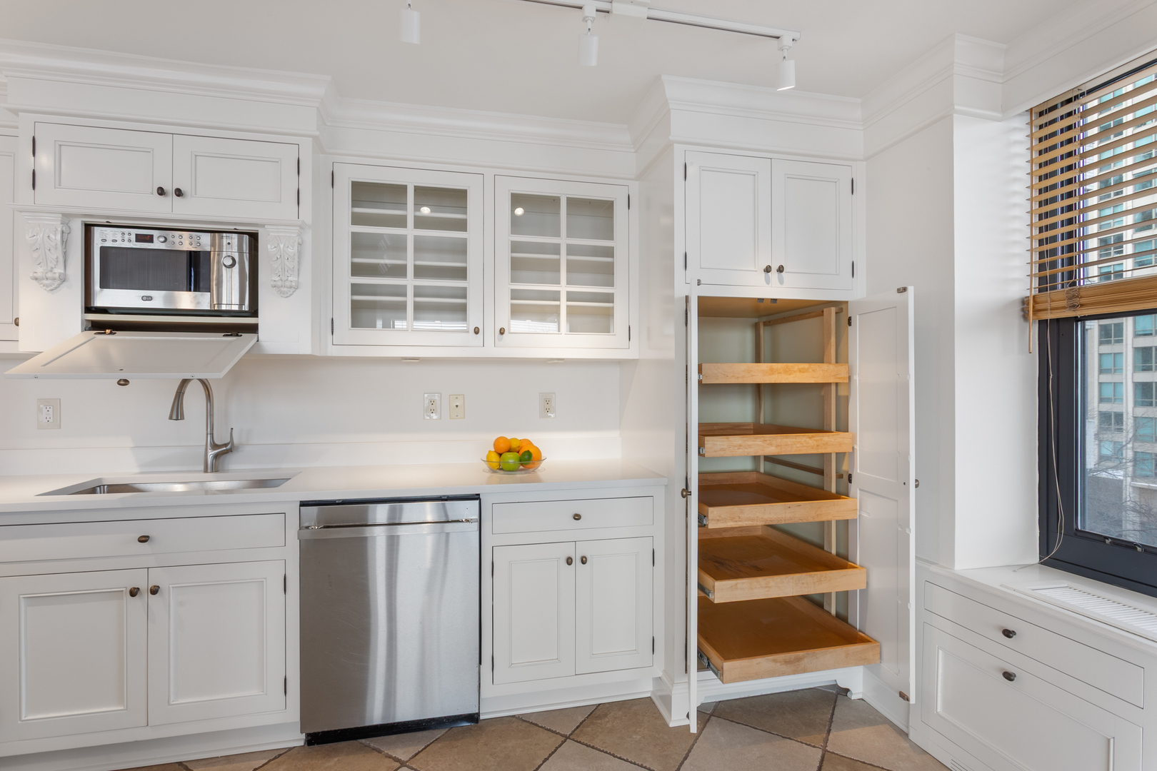 3440 N Lake Shore Drive Unit: 5A