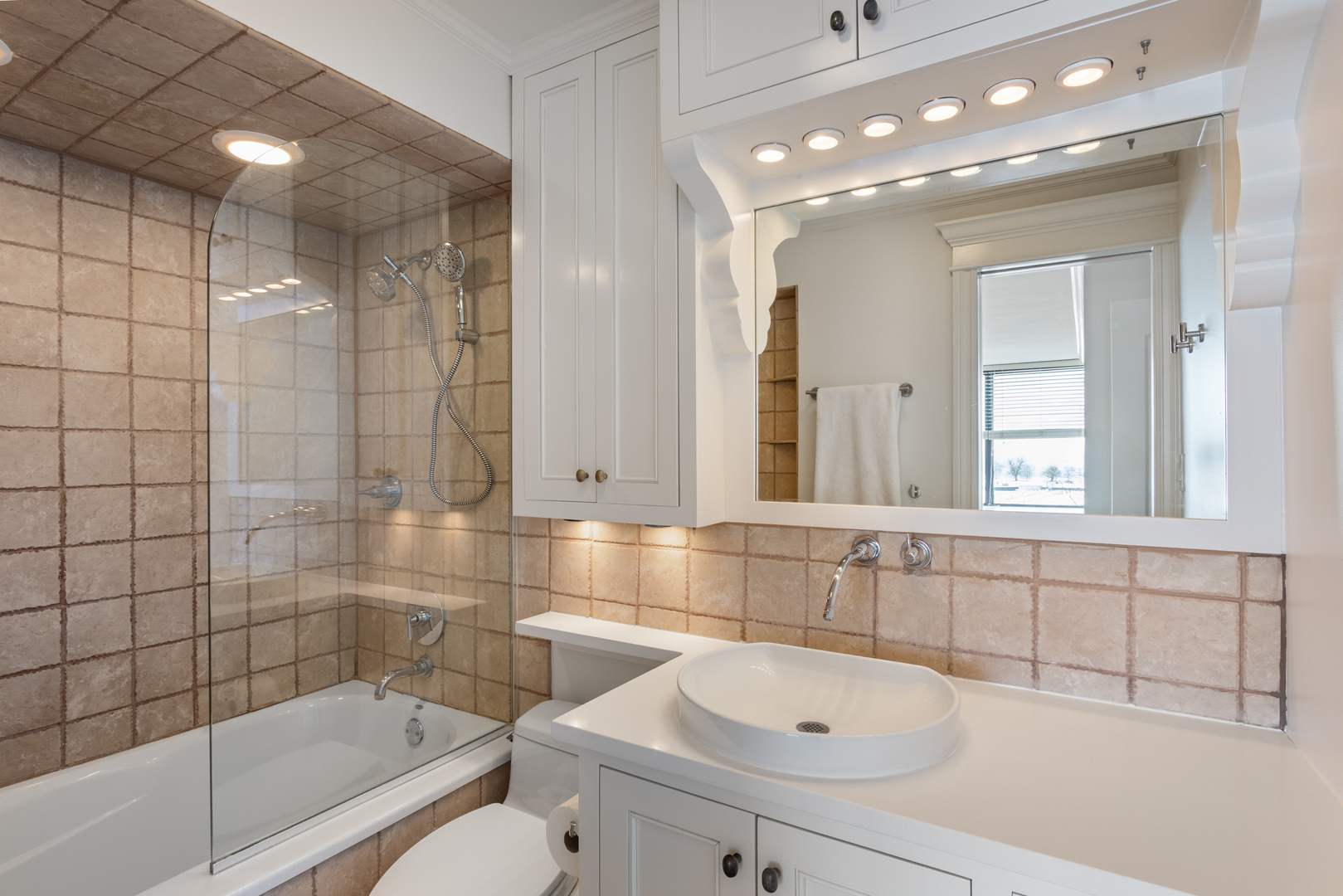 3440 N Lake Shore Drive Unit: 5A