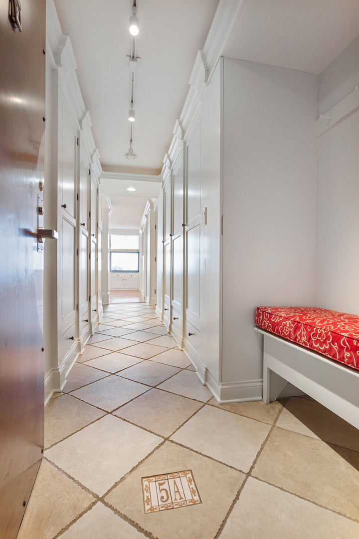 3440 N Lake Shore Drive Unit: 5A