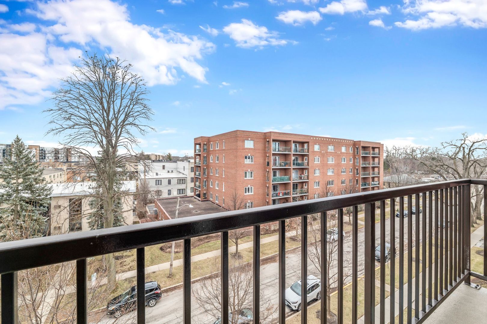1330 PERRY Street Unit: 504