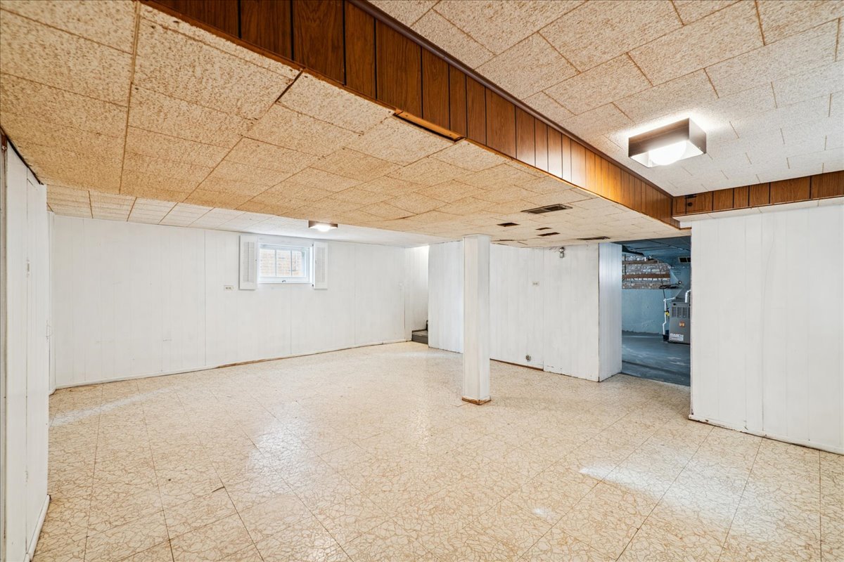 5118 N New England Street