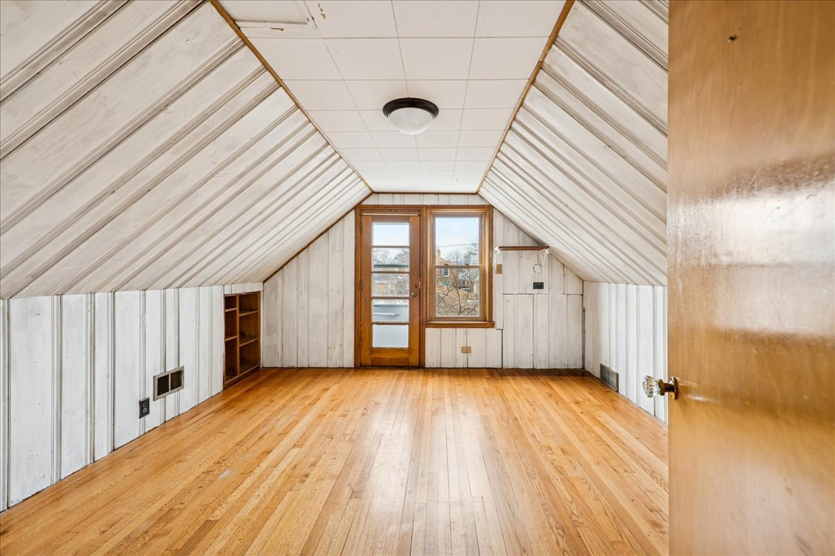 5118 N New England Street