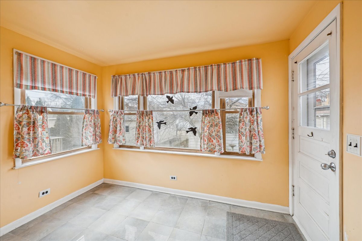 5118 N New England Street