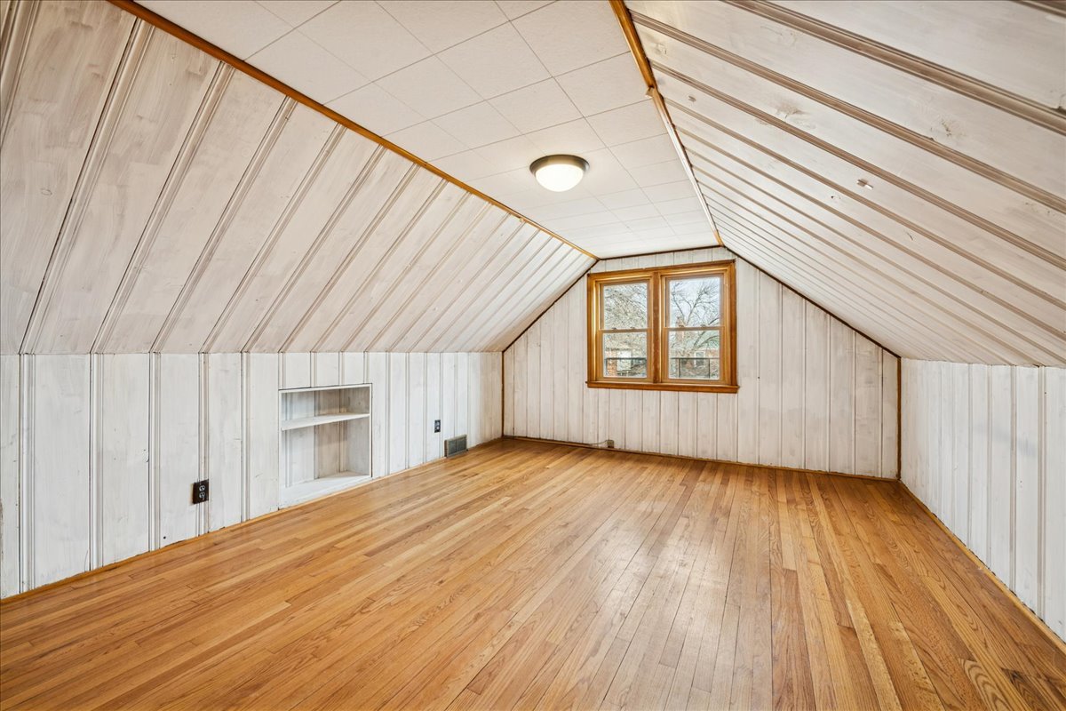 5118 N New England Street