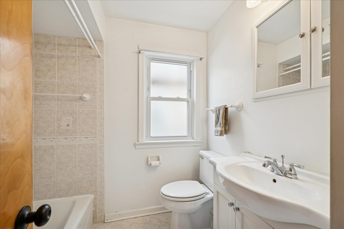 5118 N New England Street