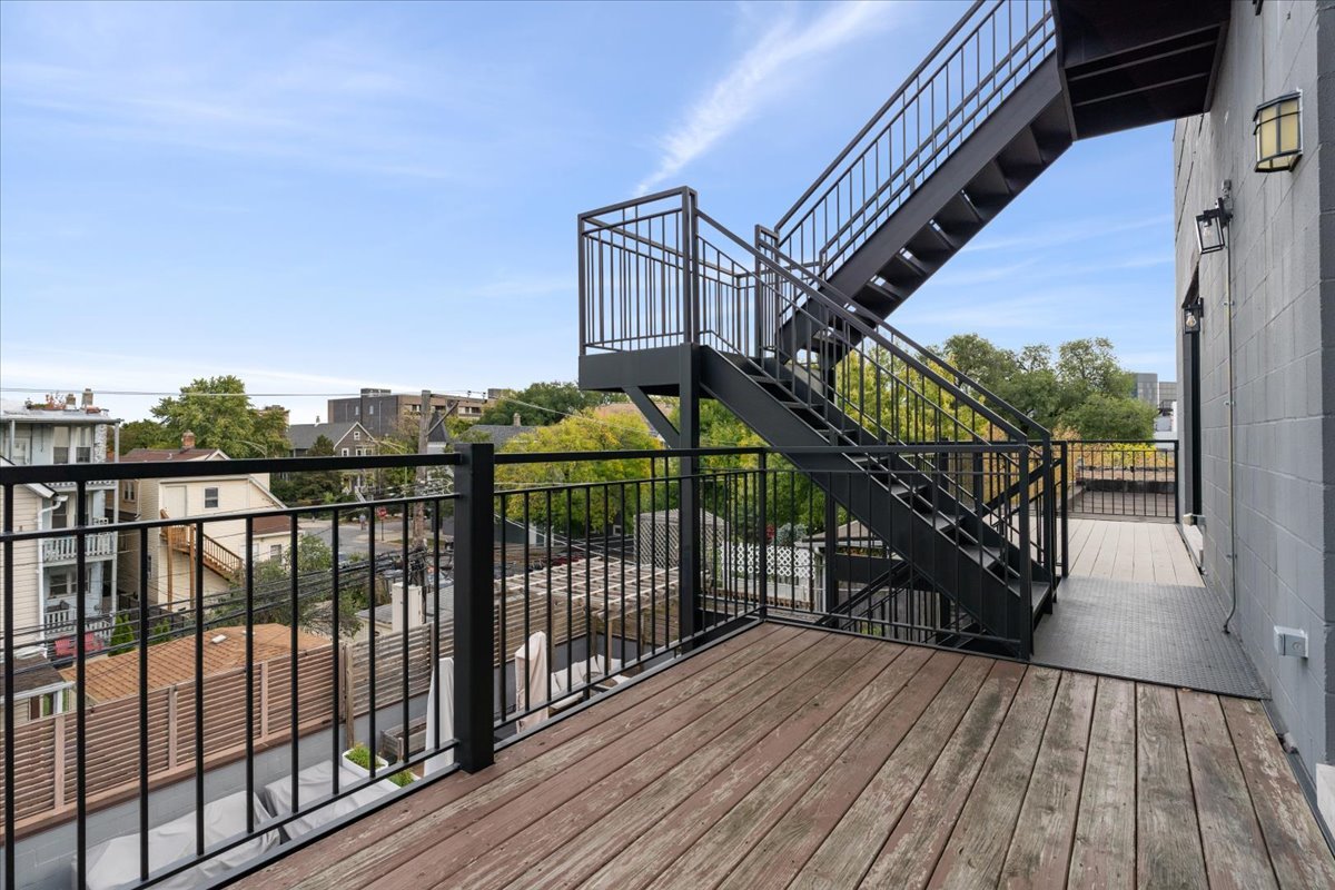 3004 W Lyndale Street Unit: 3W