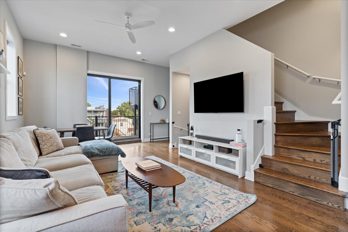 3004 W Lyndale Street Unit: 3W