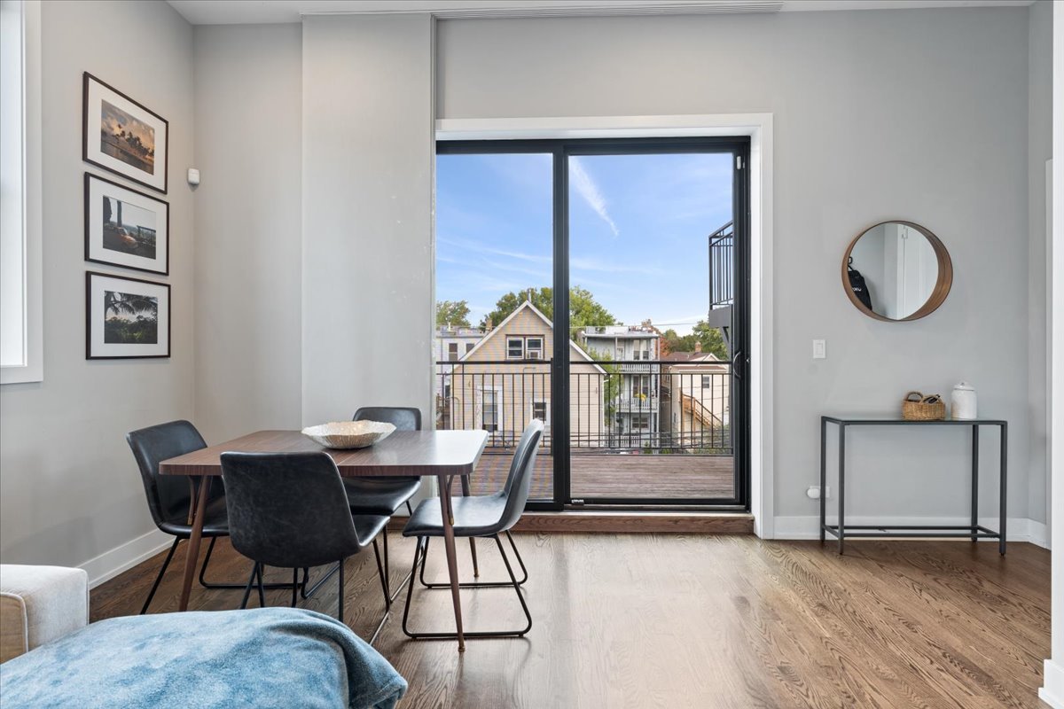 3004 W Lyndale Street Unit: 3W