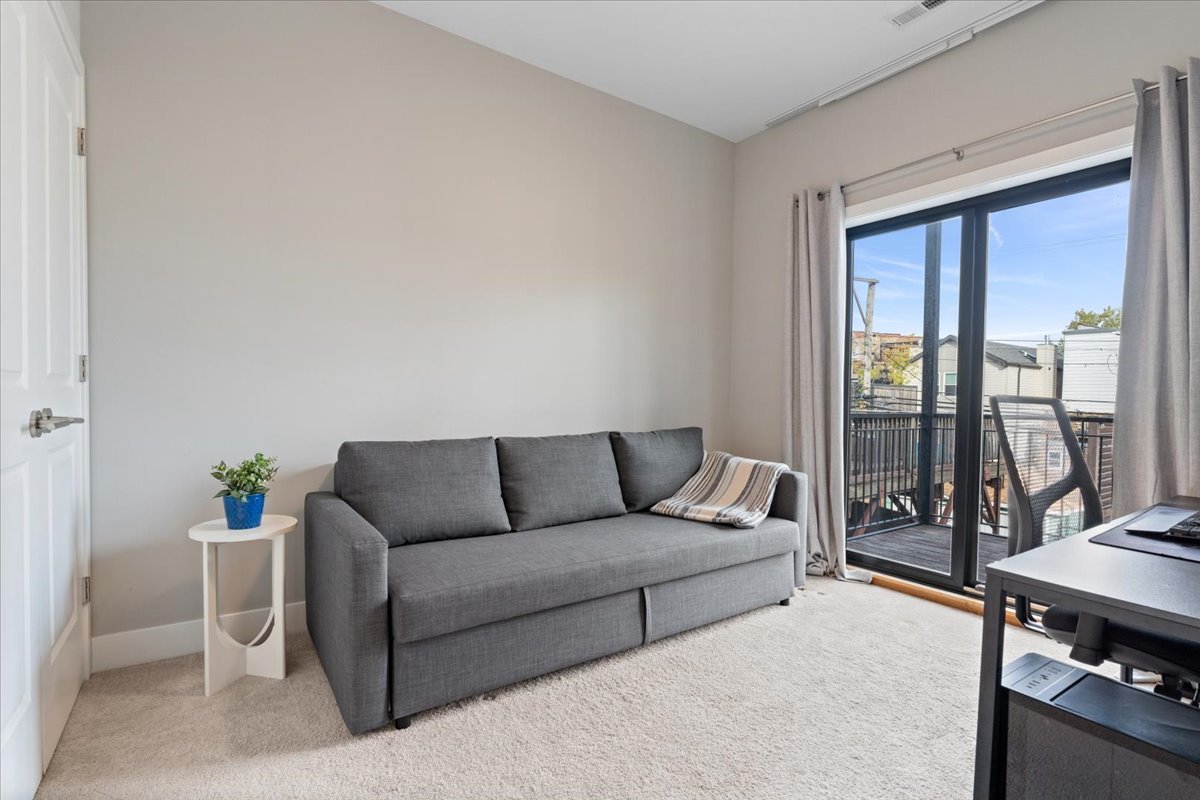 3004 W Lyndale Street Unit: 3W