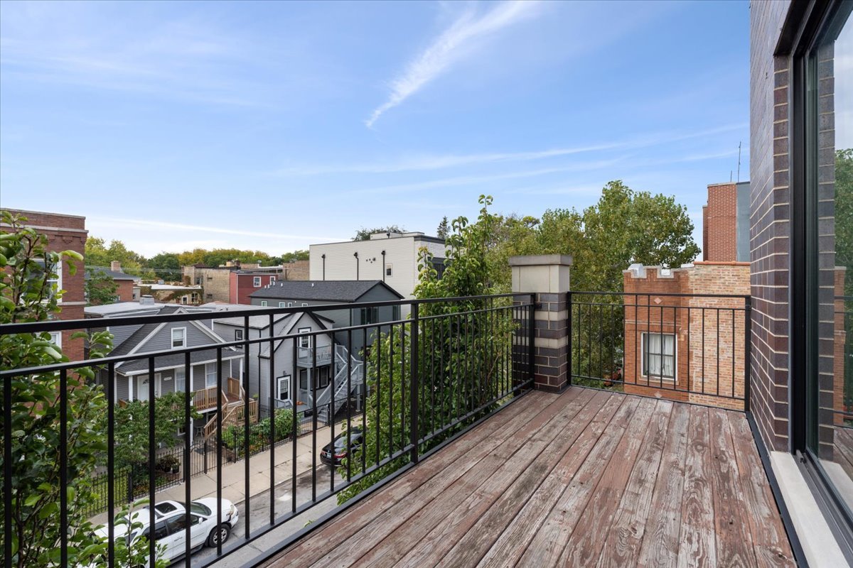 3004 W Lyndale Street Unit: 3W