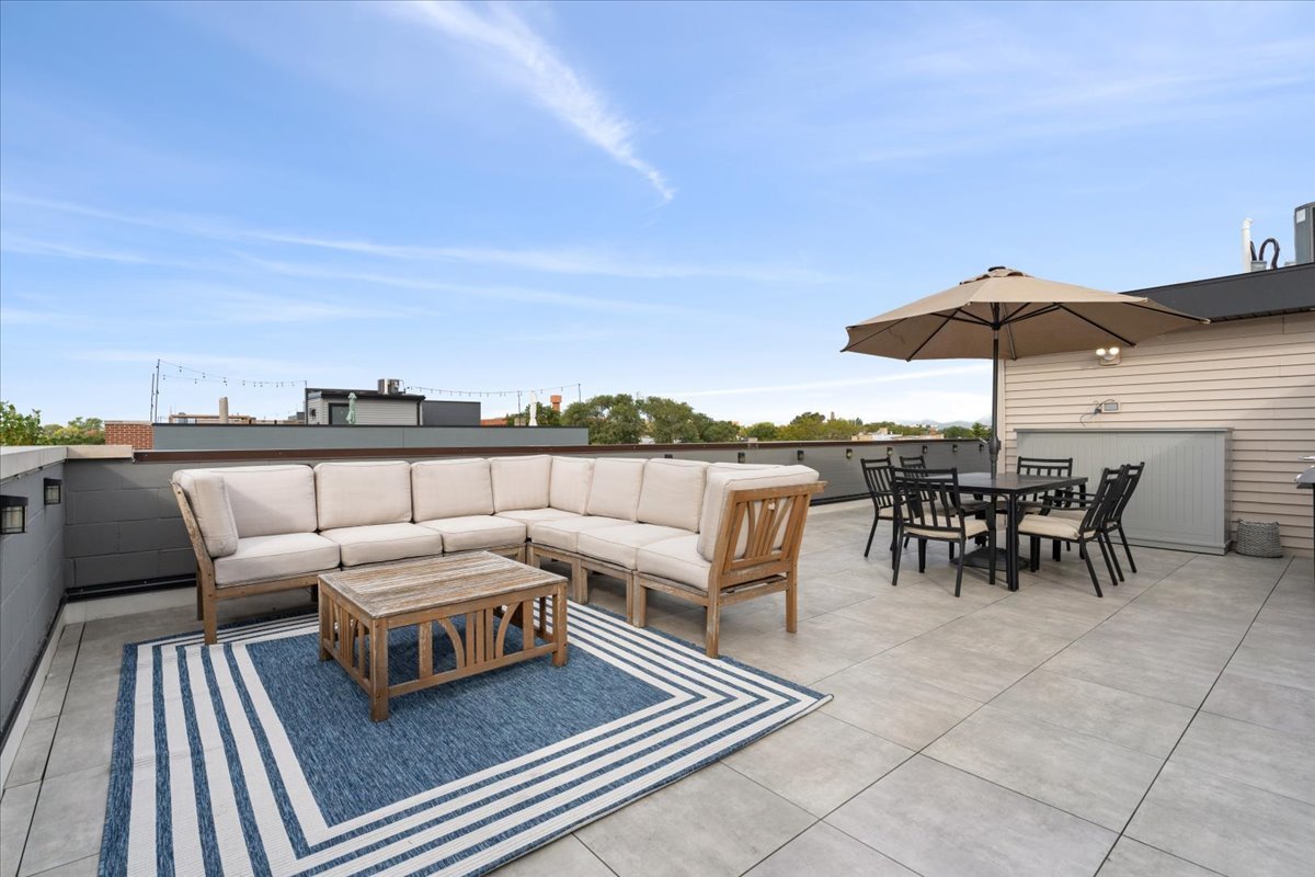 3004 W Lyndale Street Unit: 3W