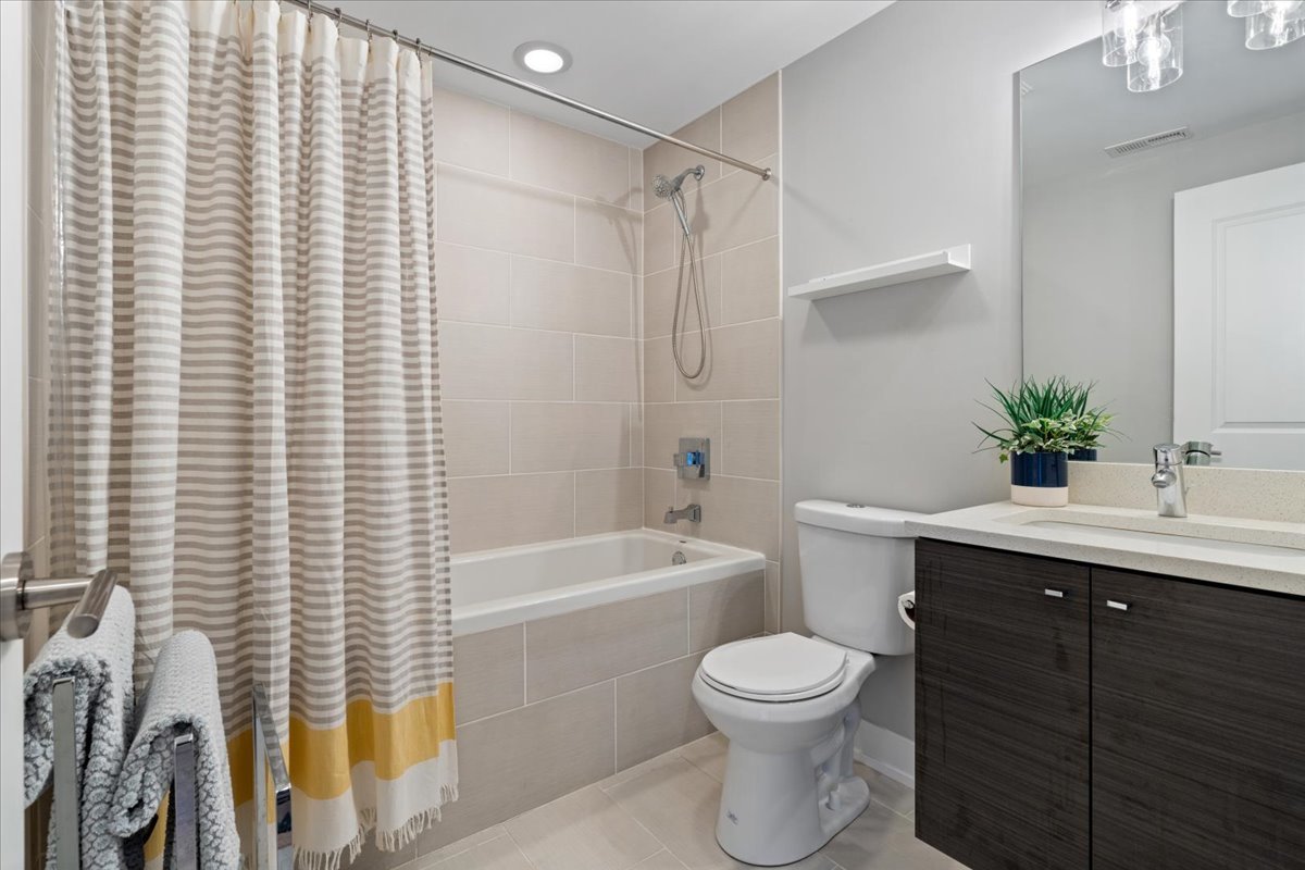 3004 W Lyndale Street Unit: 3W