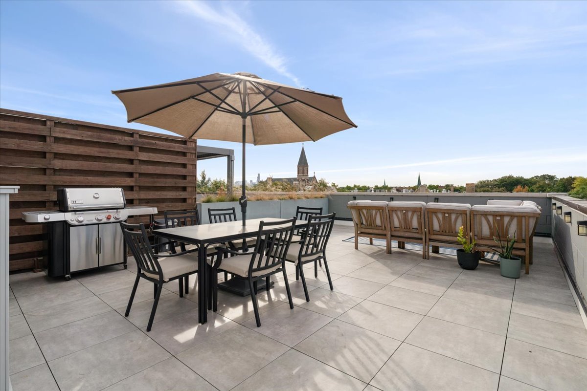 3004 W Lyndale Street Unit: 3W