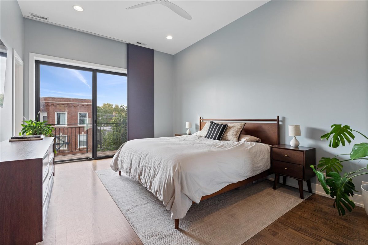 3004 W Lyndale Street Unit: 3W